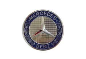 MERCEDES ΜΕΤΑΛΛΙΚΟ ΣΗΜΑ ΚΑΠΩ ΚΟΥΜΠΩΤΟ FLAT 3D ΜΠΛΕ/ΧΡΩΜΙΟ 5,7cm orig.2048170616  – 1 ΤΕΜ.