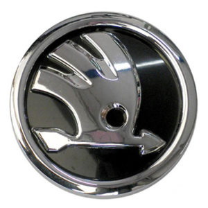 Αυτοκόλλητο Σήμα Skoda Καπό / Πορτ – Παγκάζ Μεγάλο Με 3 Κουμπώματα Μαύρο – Ασημί Φ9cm 1Τμχ