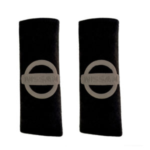 NISSAN ΜΑΞΙΛΑΡΑΚΙΑ ΓΙΑ ΖΩΝΗ ΑΣΦΑΛΕΙΑΣ 21 X 7,5 cm ΣΕ ΜΑΥΡΟ ΧΡΩΜΑ ΜΕ ΓΚΡΙ LOGO – 2 ΤΕΜ.