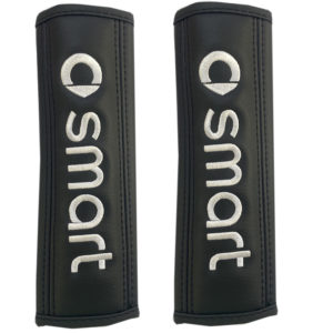 Μαξιλαράκια ζώνης SMART 22 X 7,5 cm από PVC δερματίνη σε μαύρο χρώμα με λευκό, ραμμένο logo και αυτοκόλλητες ταινίες τύπου velcro Race Axion – 2 τεμάχια