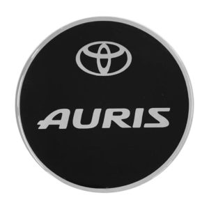 TOYOTA AURIS 2006-2015 ΑΥΤΟΚΟΛΛΗΤΟ ΤΑΠΑΣ ΡΕΖΕΡΒΟΥΑΡ 13,4 cm ΜΑΥΡΟ/ΧΡΩΜΙΟ ΜΕ ΕΠΙΚΑΛΥΨΗ ΕΠΟΞΕΙΔΙΚΗΣ ΡΥΤΙΝΗΣ (ΥΓΡΟ ΓΥΑΛΙ) – 1 ΤΕΜ.