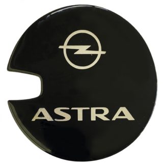 OPEL ASTRA G/ASTRA H 3D/5D 1998-2009 ΑΥΤΟΚΟΛΛΗΤΟ ΤΑΠΑΣ ΡΕΖΕΡΒΟΥΑΡ 14,4 cm ΜΑΥΡΟ/ΧΡΩΜΙΟ ΜΕ ΕΠΙΚΑΛΥΨΗ ΕΠΟΞΕΙΔΙΚΗΣ ΡΥΤΙΝΗΣ (ΥΓΡΟ ΓΥΑΛΙ) - 1 ΤΕΜ.