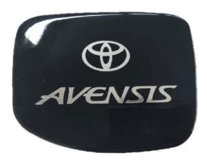 TOYOTA AVENSIS 4/5D 1997>2003  ΑΥΤΟΚΟΛΛΗΤΟ ΤΑΠΑΣ ΡΕΖΕΡΒΟΥΑΡ 14,5 Χ 18,5 cm ΜΑΥΡΟ/ΧΡΩΜΙΟ ΜΕ ΕΠΙΚΑΛΥΨΗ ΕΠΟΞΕΙΔΙΚΗΣ ΡΥΤΙΝΗΣ (ΥΓΡΟ ΓΥΑΛΙ) – 1 ΤΕΜ.