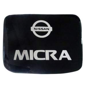 NISSAN MICRA K13 3D/5D 2013-2017 ΑΥΤΟΚΟΛΛΗΤΟ ΤΑΠΑΣ ΡΕΖΕΡΒΟΥΑΡ 19,3 x 15,2 cm ΜΑΥΡΟ/ΧΡΩΜΙΟ ΜΕ ΕΠΙΚΑΛΥΨΗ ΕΠΟΞΕΙΔΙΚΗΣ ΡΥΤΙΝΗΣ (ΥΓΡΟ ΓΥΑΛΙ) – 1 ΤΕΜ.